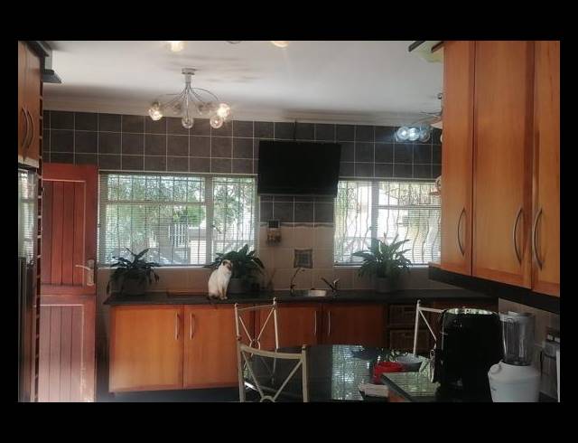 4 BEDROOM HOUSE FOR SALE IN GLENVISTA